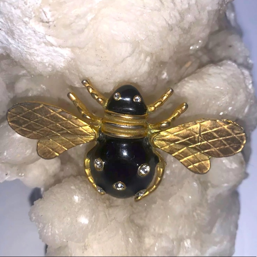 Jewelry: Rhinestone Beatle Enamel Gold Tone Brooch